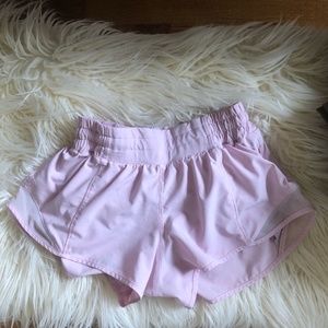 lululemon Hotty Hot Lt Pink Running Shorts 2.5 ins